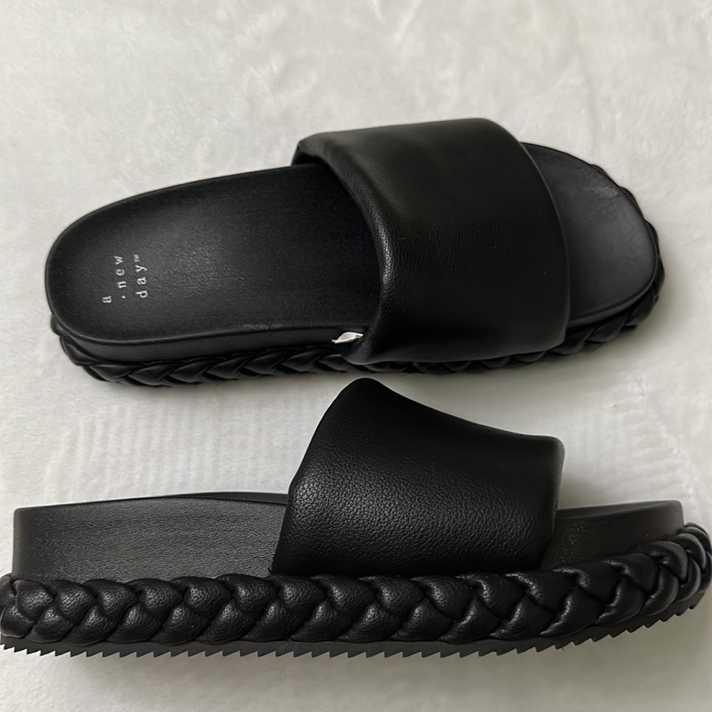 Women’s sandals size 8